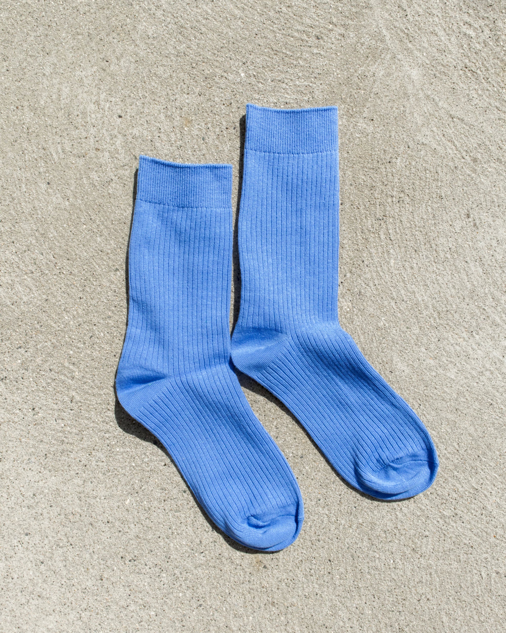 Chaussettes Roam Crew au bord de la piscine