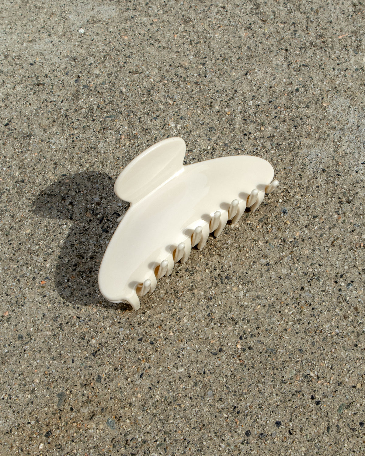 Stevie Claw Clip in Oat